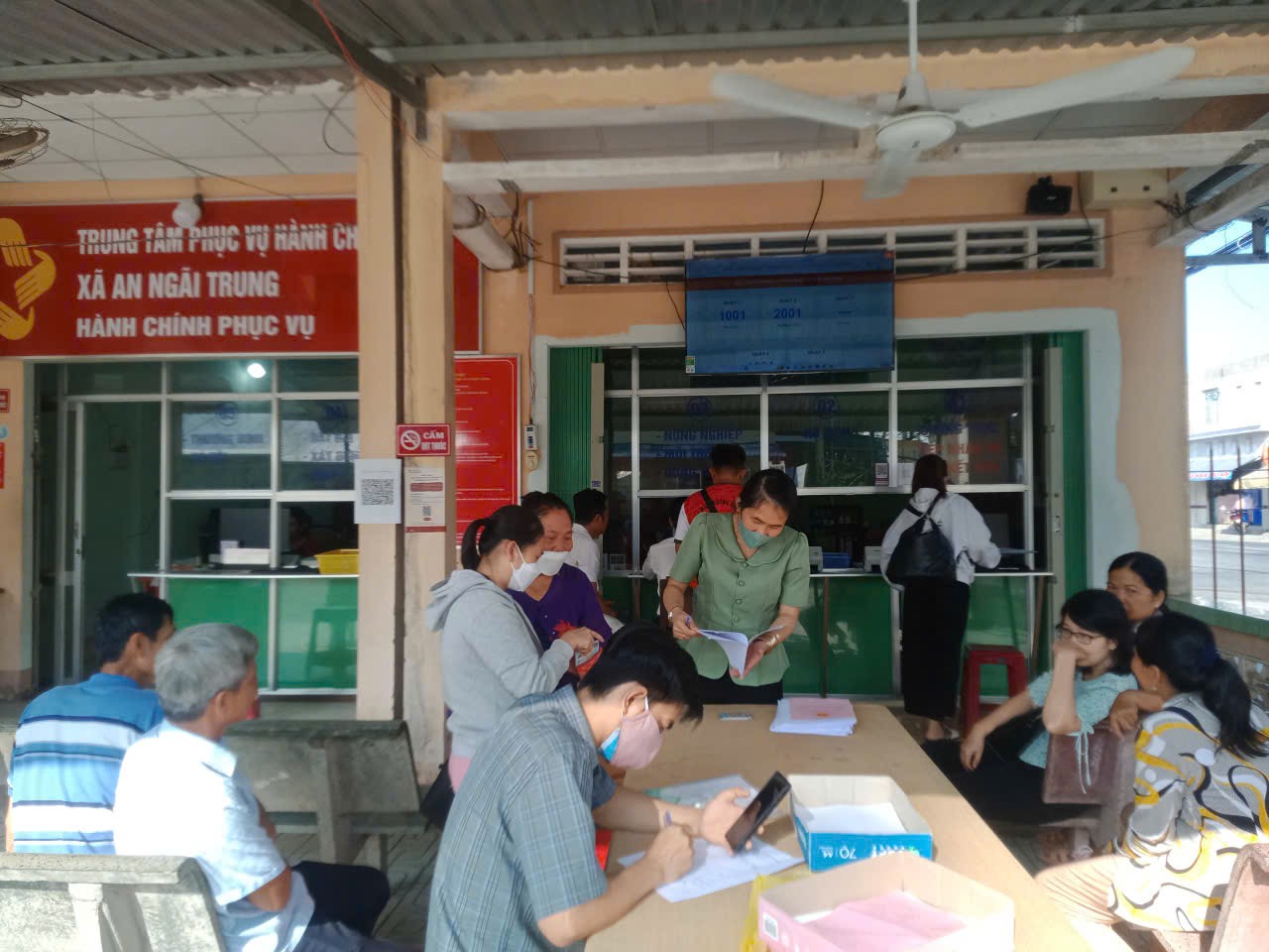 AN NGÃI TRUNG TRIỂN KHAI THỰC HIỆN THỦ TỤC HÀNH CHÍNH KHÔNG PHỤ THUỘC VÀO ĐỊA GIỚI HÀNH CHÍNH TRÊN ĐỊA BÀN TỈNH VĨNH LONG