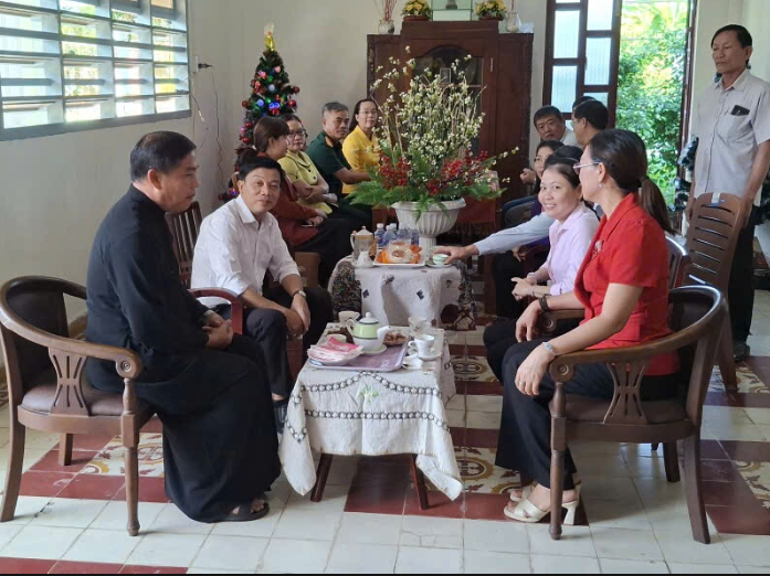 Thăm chúc mừng giáng sinh 2025