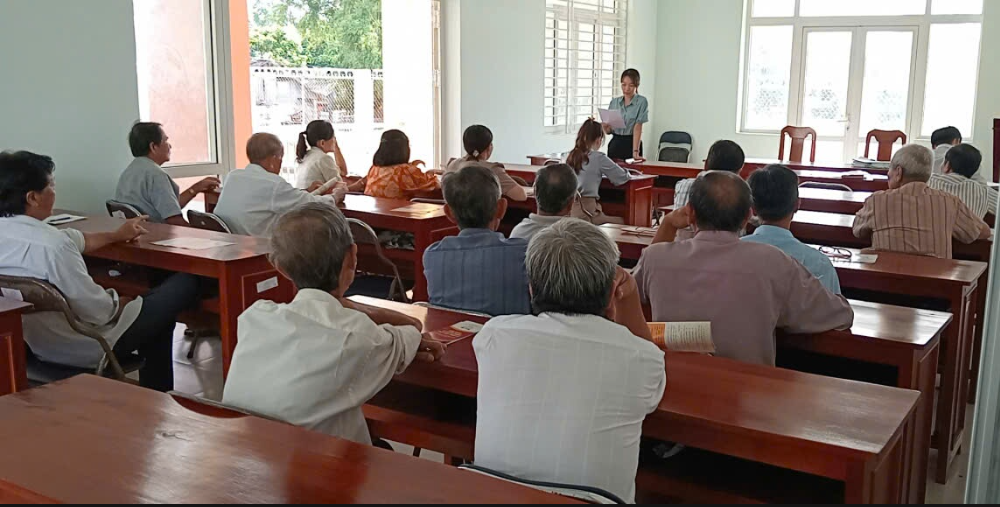 An Ngãi Trung Tuyên truyền, phổ biến Văn bản pháp luật cho hội viên, nông dân.